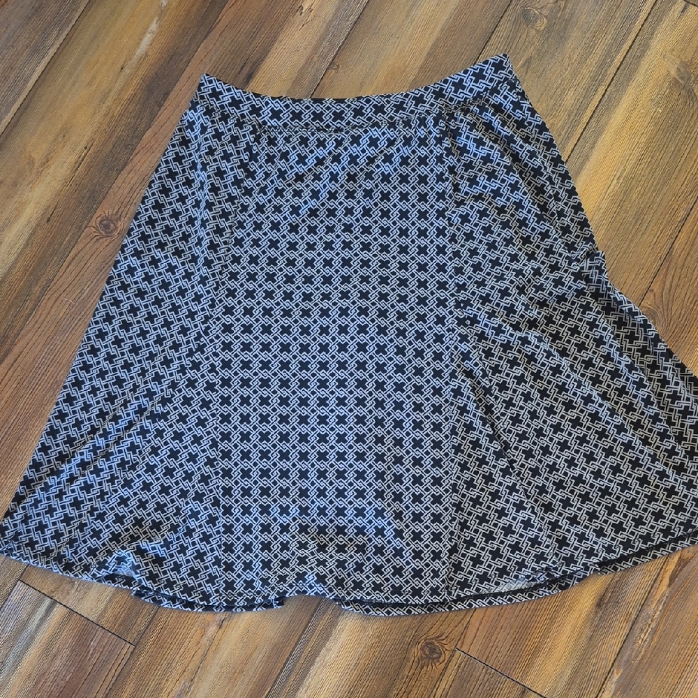 Jaclyn Smith Slimming Solution Black White Gray Patterned A-Line Skort Large